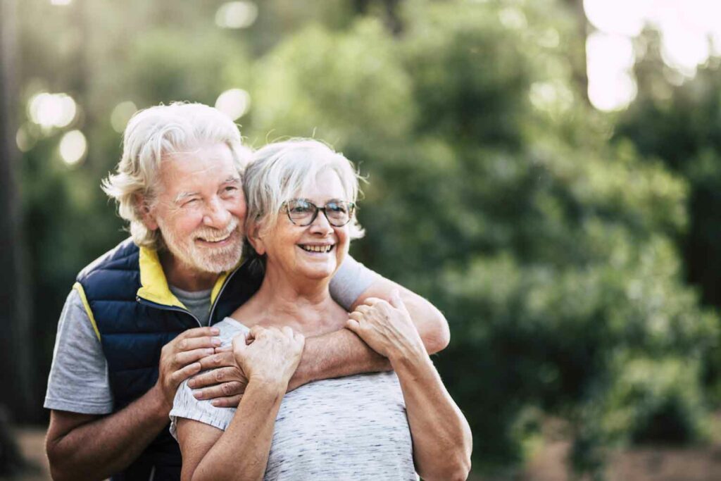 Image d'un couple seniors avec le sourire - Jacques à Dit